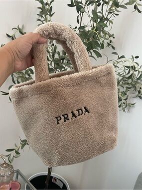 VIP exclusove Prada Beige Sherpa Tote with Black Logo